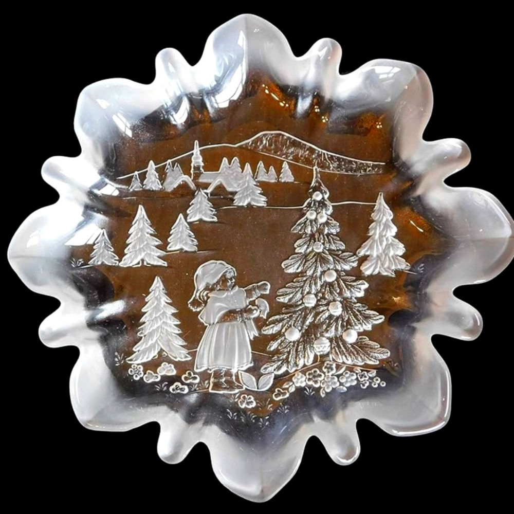 Mikasa christmas story 9 3/4" bon bon plate item SA 600/902 candy dish